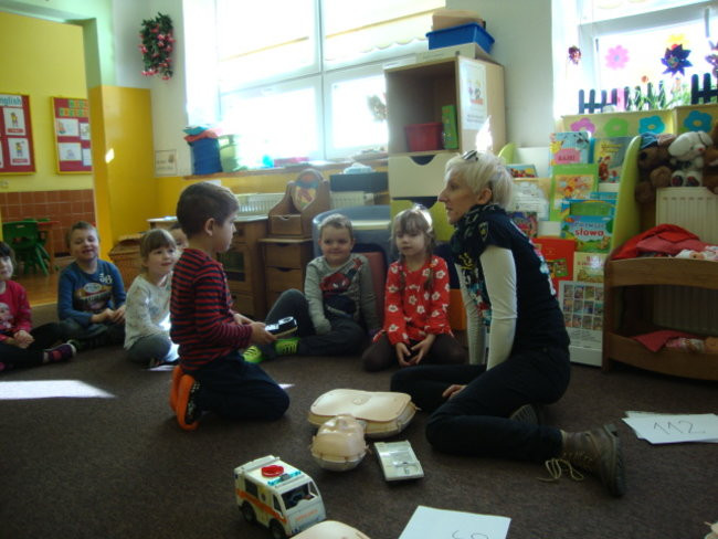 Pierwsza pomoc dla małej Ani