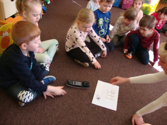 Pierwsza pomoc dla małej Ani