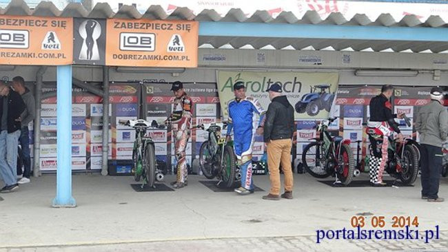 Amatorzy nie zwalniają