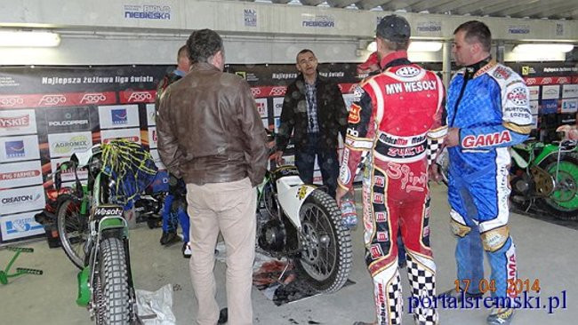 Amatorzy nie zwalniają