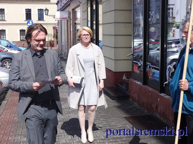 Promocja w cieniu pikiety