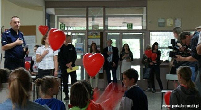 Policja manifestowała razem z uczniami