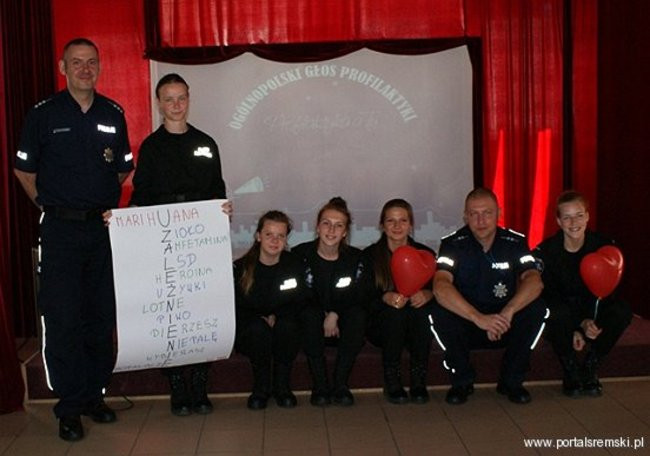 Policja manifestowała razem z uczniami