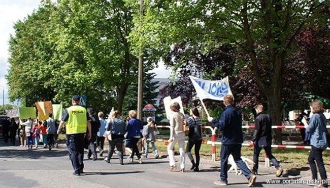 Policja manifestowała razem z uczniami