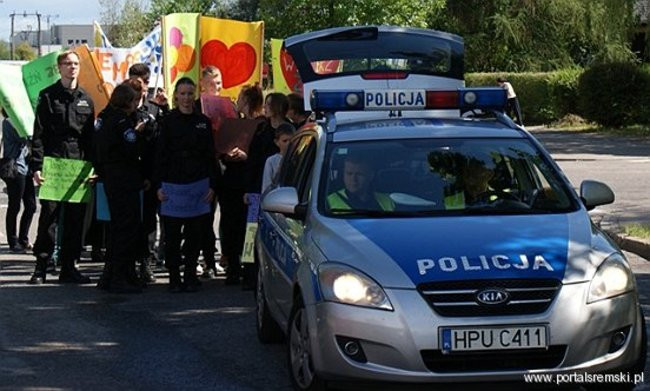 Policja manifestowała razem z uczniami