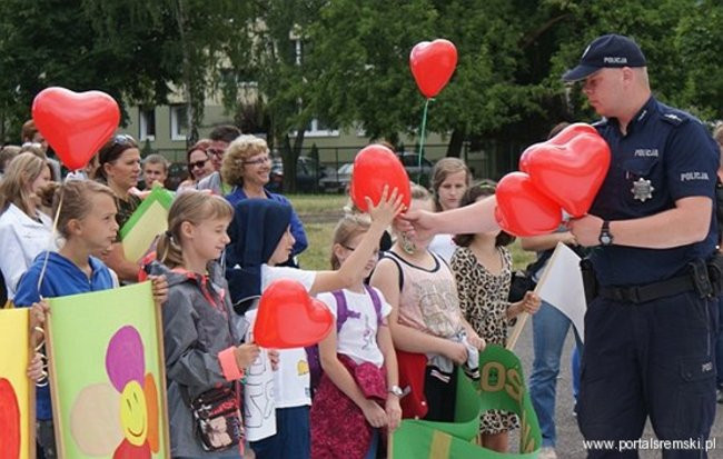 Policja manifestowała razem z uczniami