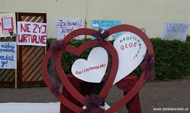 Policja manifestowała razem z uczniami