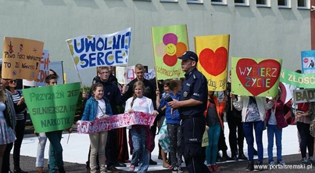 Policja manifestowała razem z uczniami