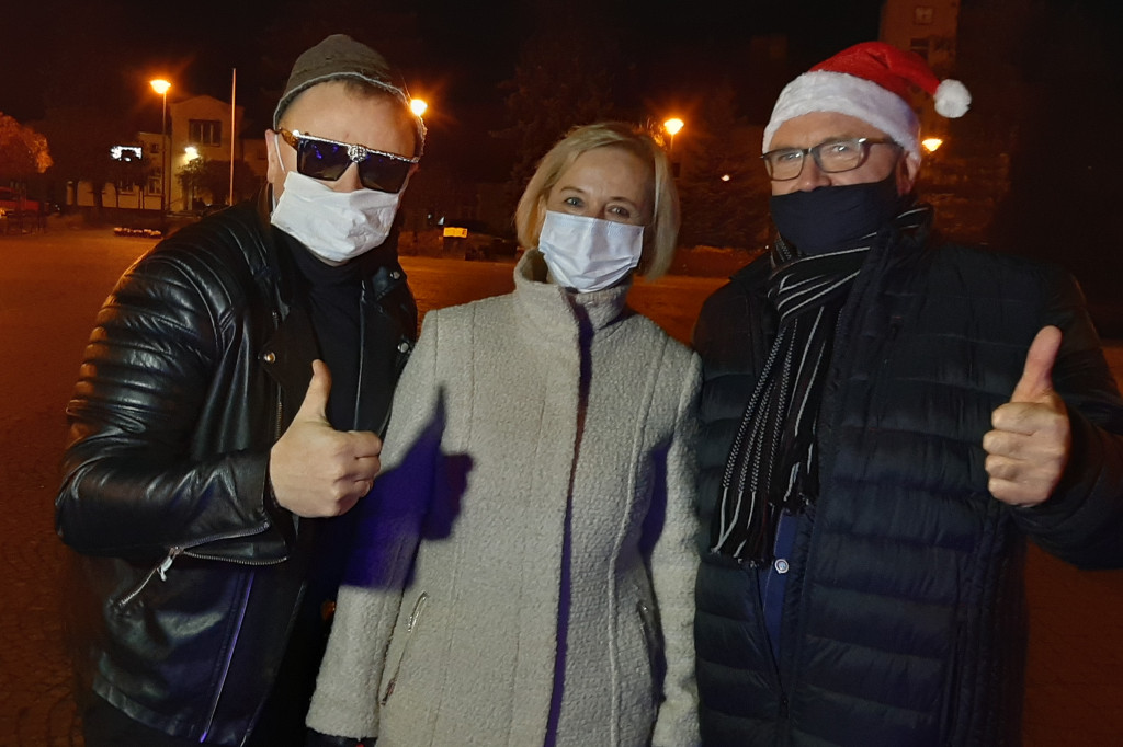 Dolsk. Kolędy na rynku