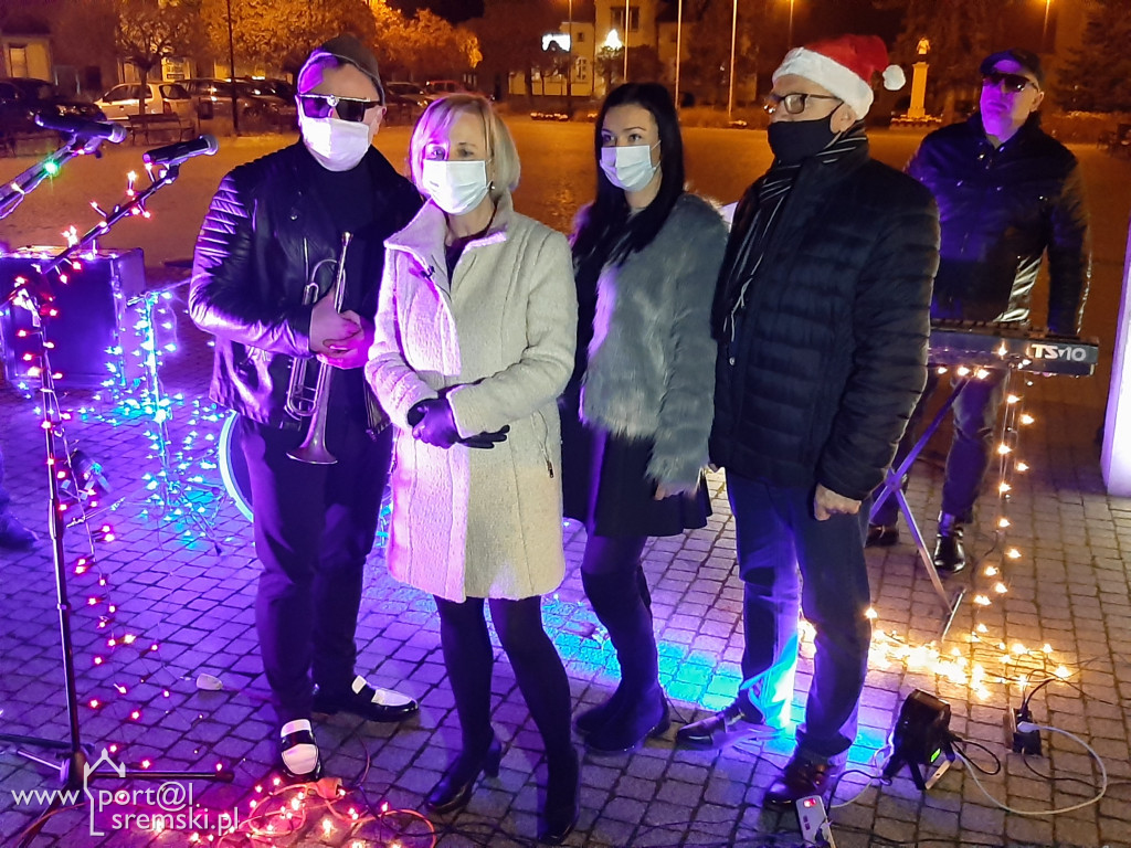 Dolsk. Kolędy na rynku