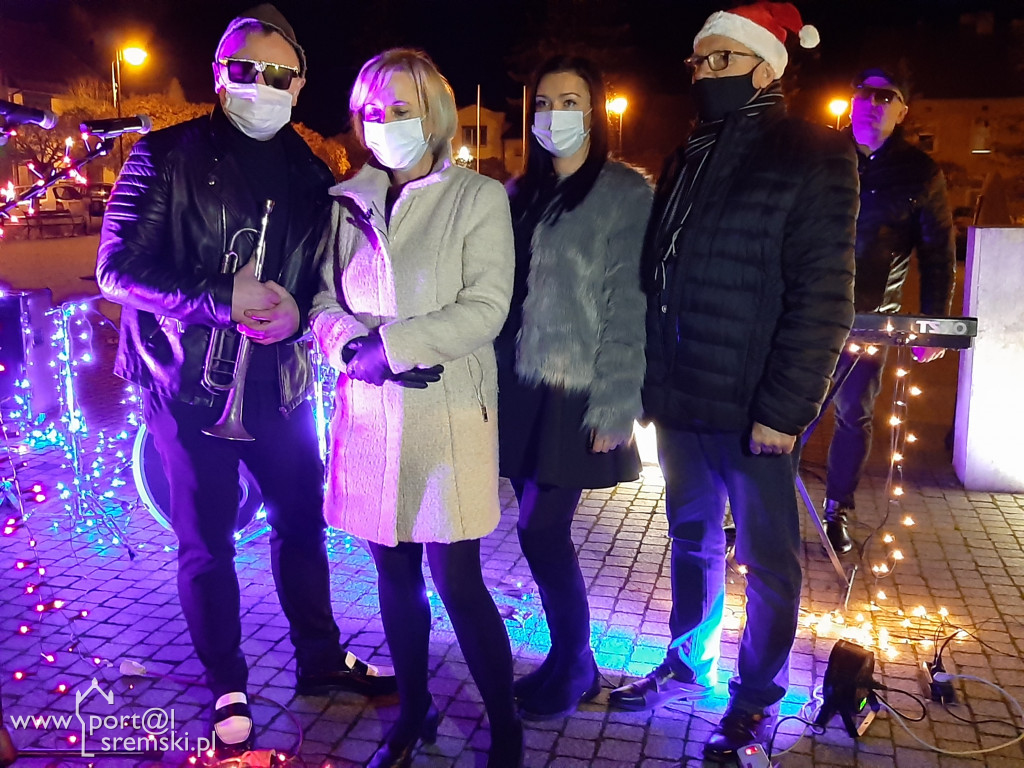 Dolsk. Kolędy na rynku