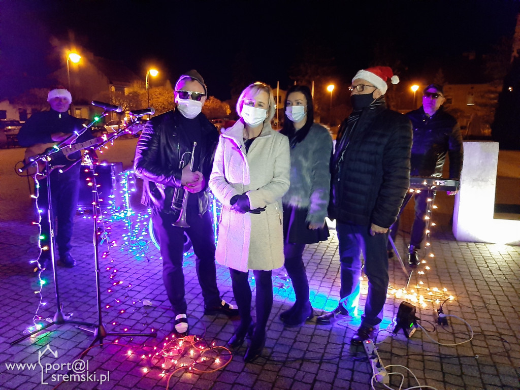 Dolsk. Kolędy na rynku