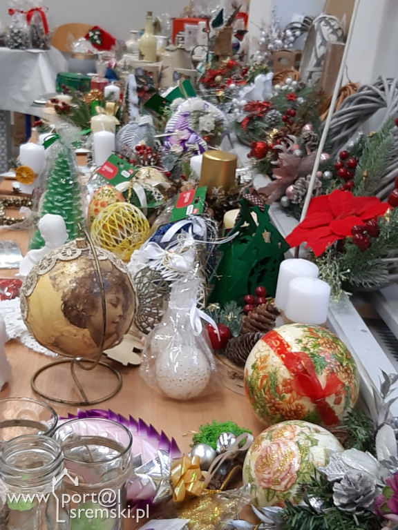 Kiermasz świąteczny dla Piotra Bajora
