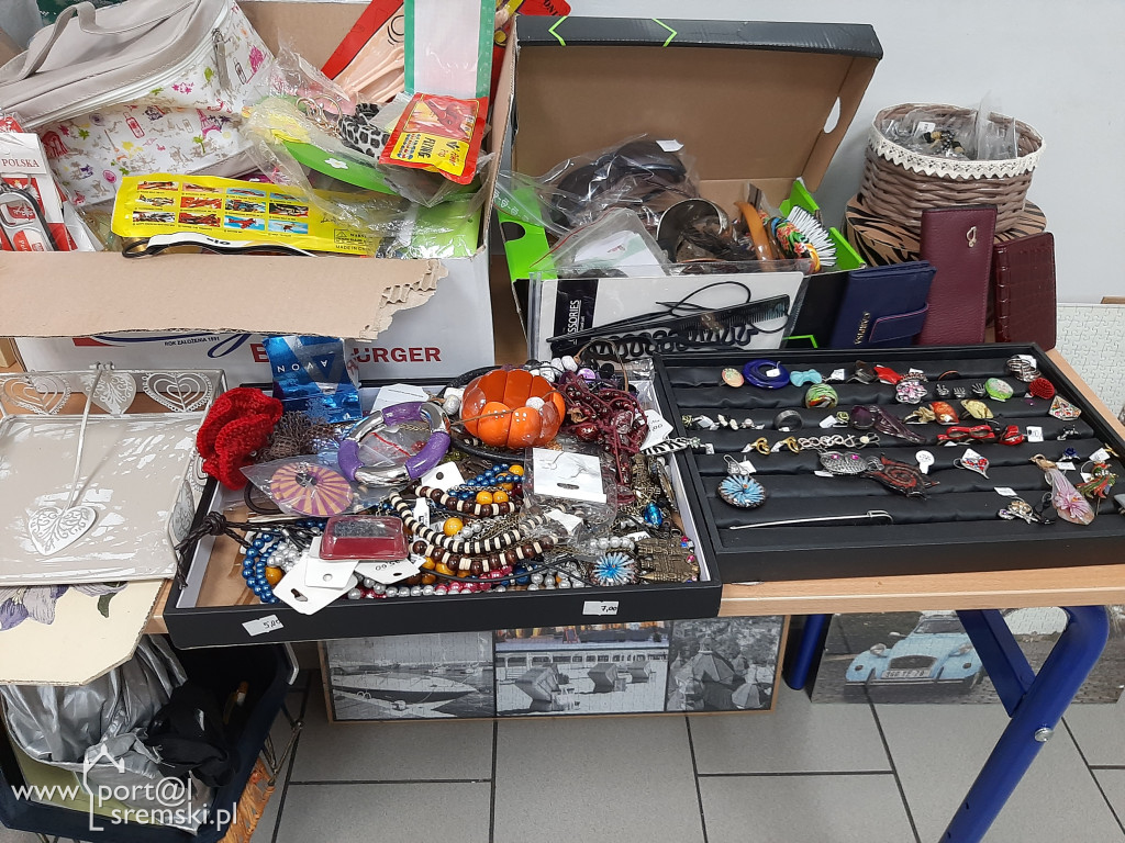 Kiermasz świąteczny dla Piotra Bajora