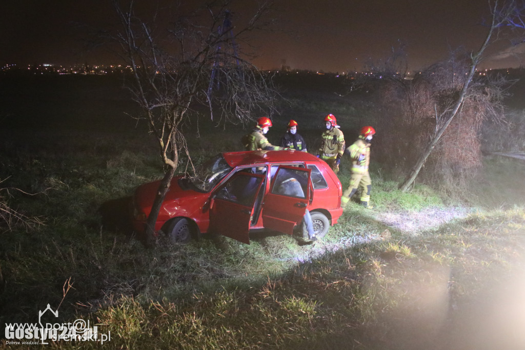 Auto wypadło z drogi