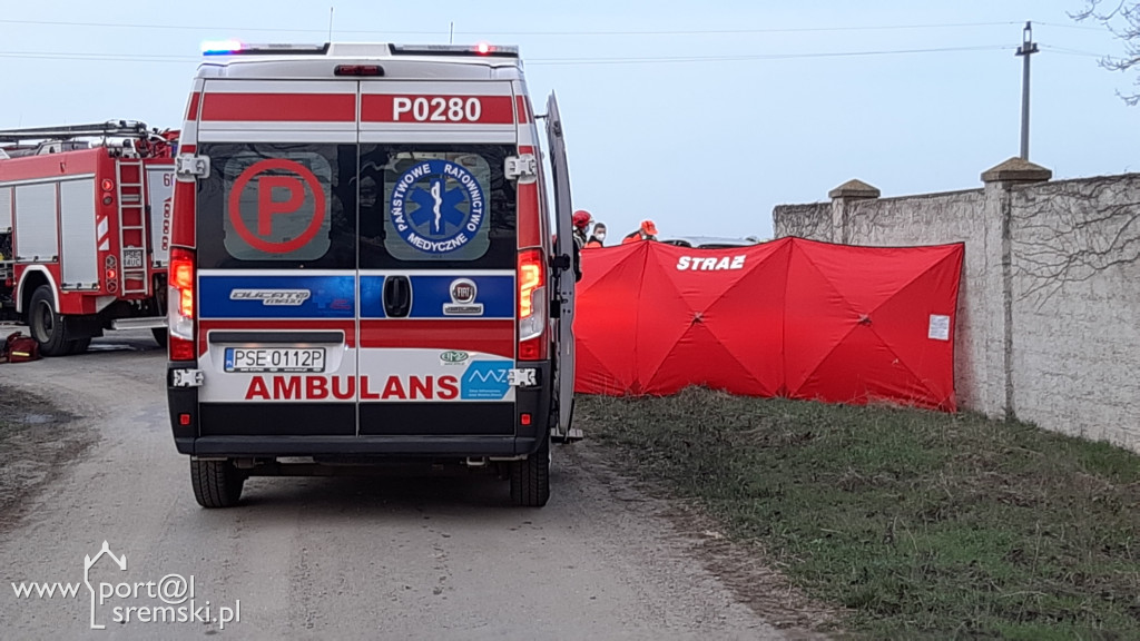 Wypadek na drodze Grabianowo - Marianowo. Samochód uderzył w mur
