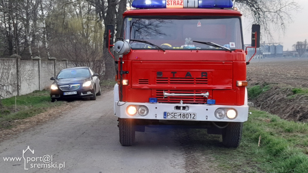 Wypadek na drodze Grabianowo - Marianowo. Samochód uderzył w mur