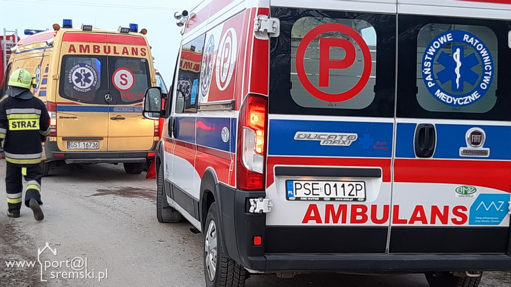 Wypadek na drodze Grabianowo - Marianowo. Samochód uderzył w mur