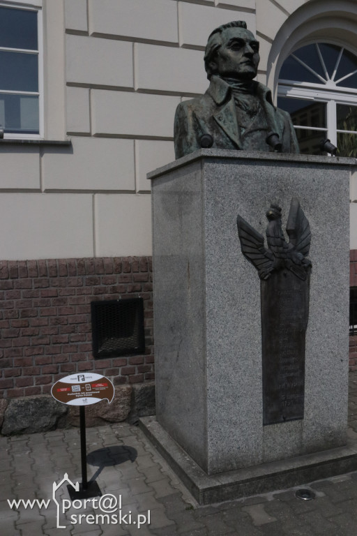 Niezwykłe historie Śremu. Odbierz telefon od pomnika i posłuchaj co ma Ci do przekazania