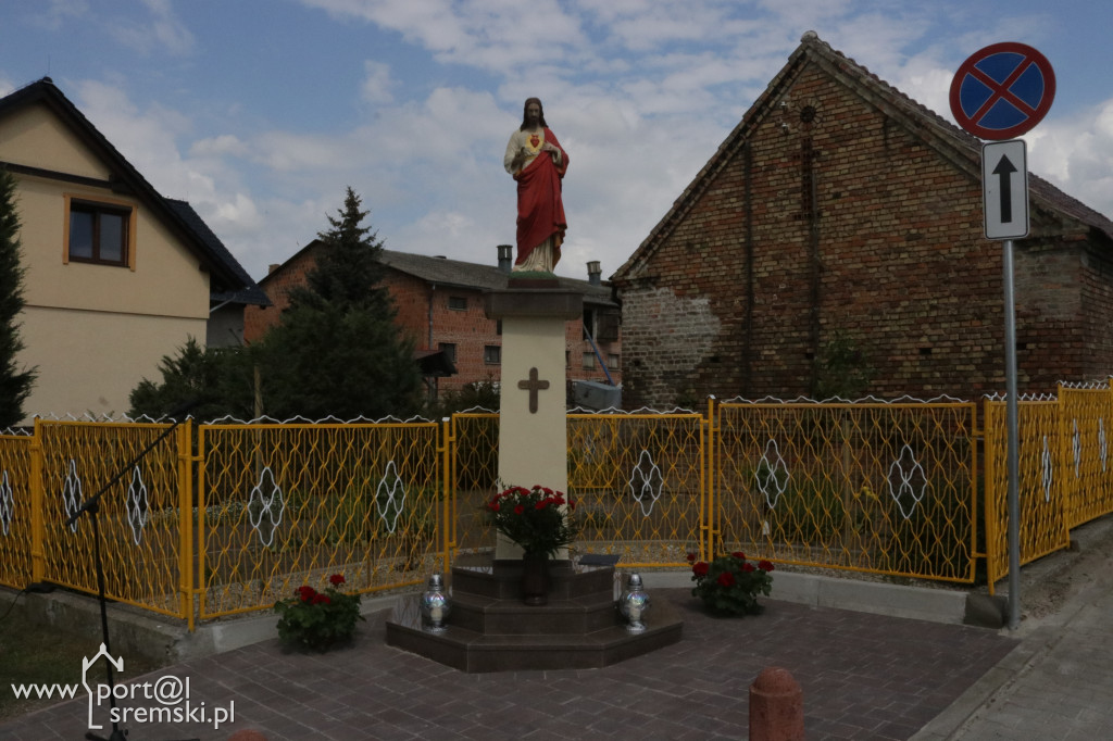 Uroczyste poświęcenie i odsłonięcie figury w Szymanowie z okazji 100. rocznicy