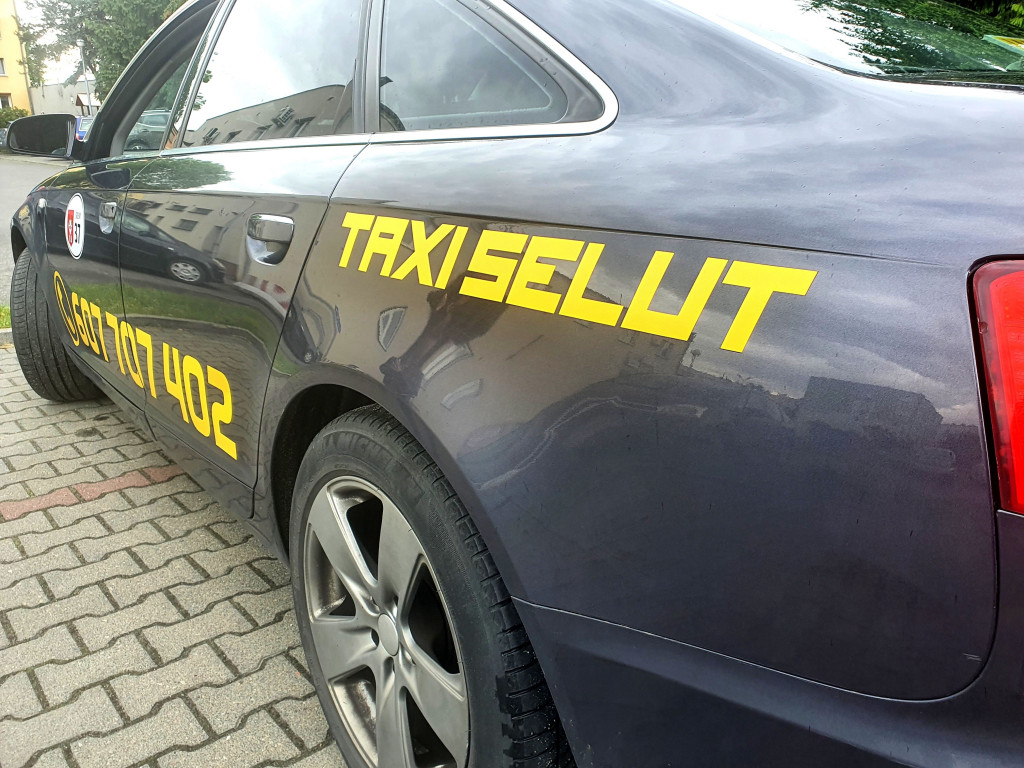 Tylko jedną taksówkę w Śremie prowadzi kobieta. Klienci nie mogą wyjść z podziwu