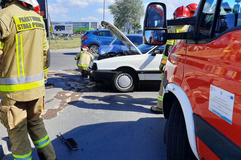 Zderzenie dwóch osobówek na skrzyżowaniu ulic Gostyńskiej i Staszica w Śremie