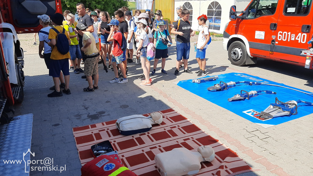 Tak rozpoczęło się spotkanie służb i dzieci odnośnie bezpiecznych wakacji