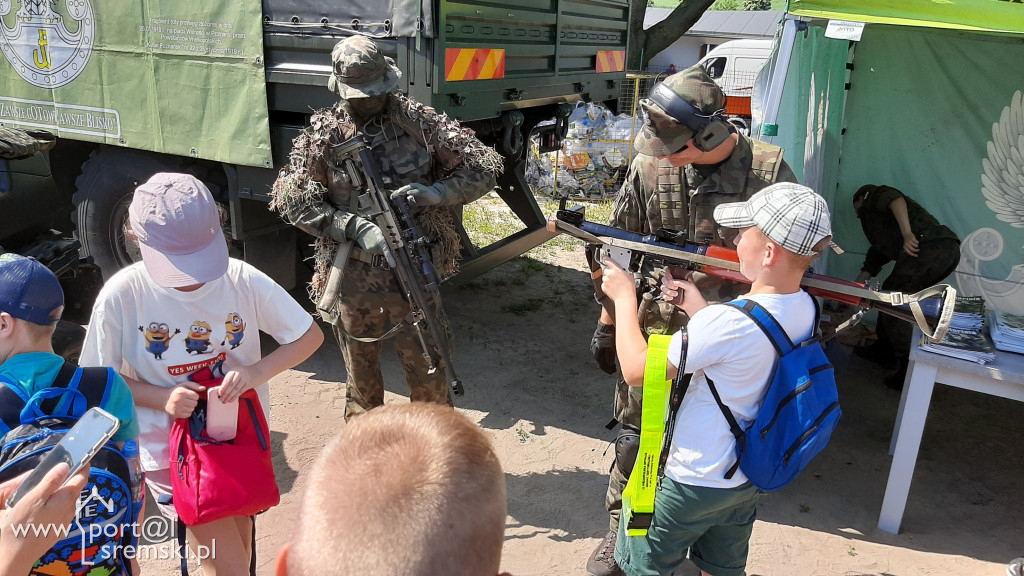 Tak rozpoczęło się spotkanie służb i dzieci odnośnie bezpiecznych wakacji