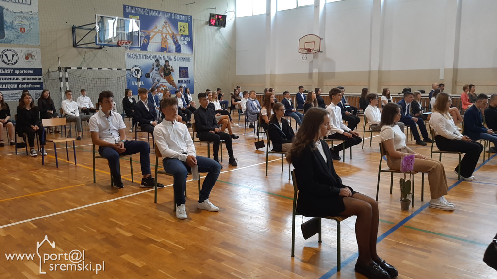 Oficjalnie zakończył się rok szkolny 2021. WAKACJE - czas start!