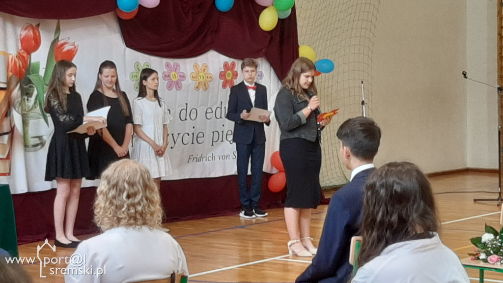 Oficjalnie zakończył się rok szkolny 2021. WAKACJE - czas start!
