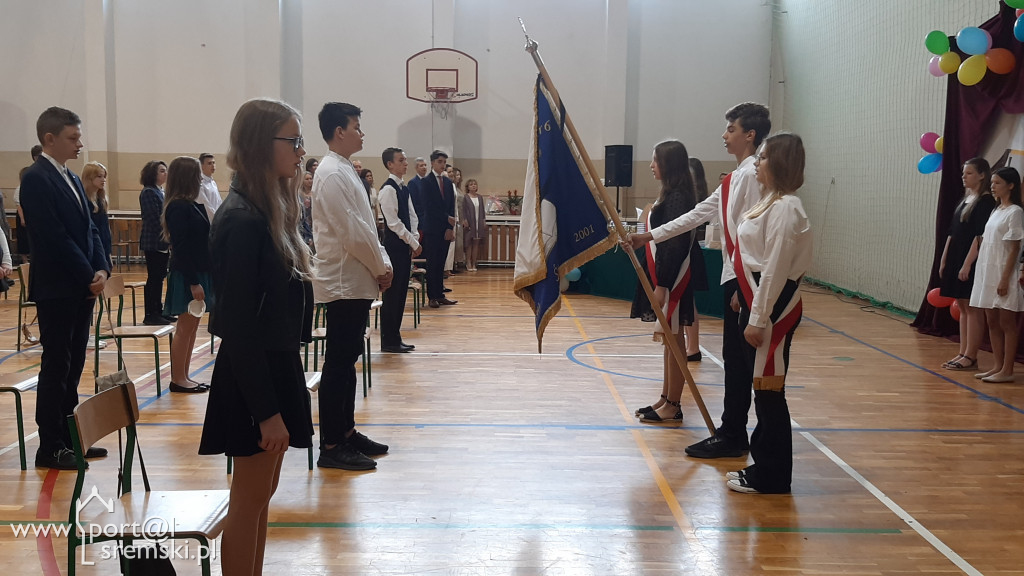 Oficjalnie zakończył się rok szkolny 2021. WAKACJE - czas start!