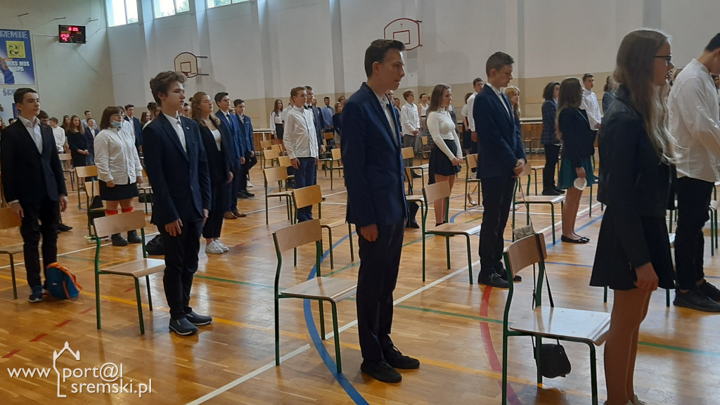 Oficjalnie zakończył się rok szkolny 2021. WAKACJE - czas start!