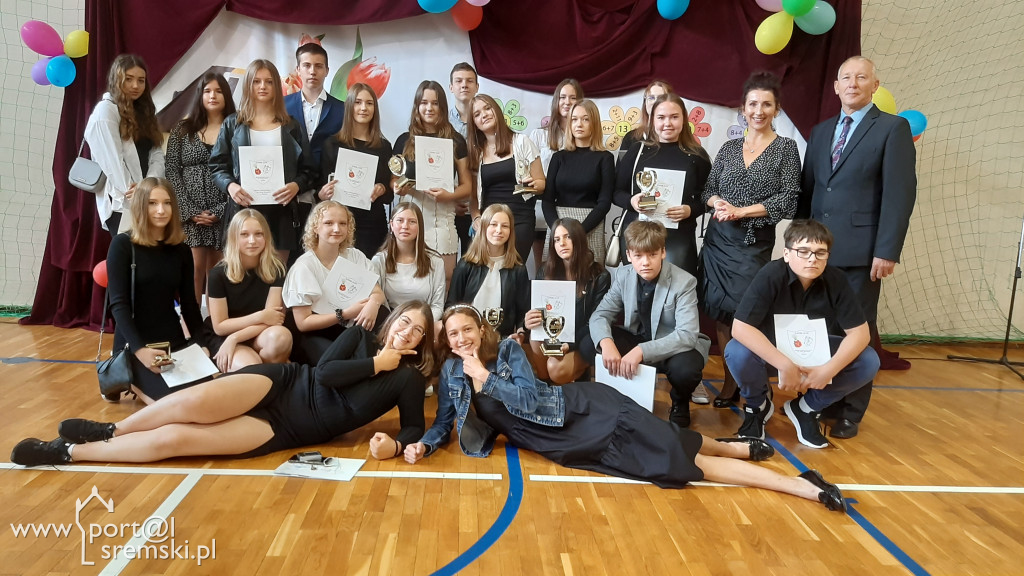 Oficjalnie zakończył się rok szkolny 2021. WAKACJE - czas start!