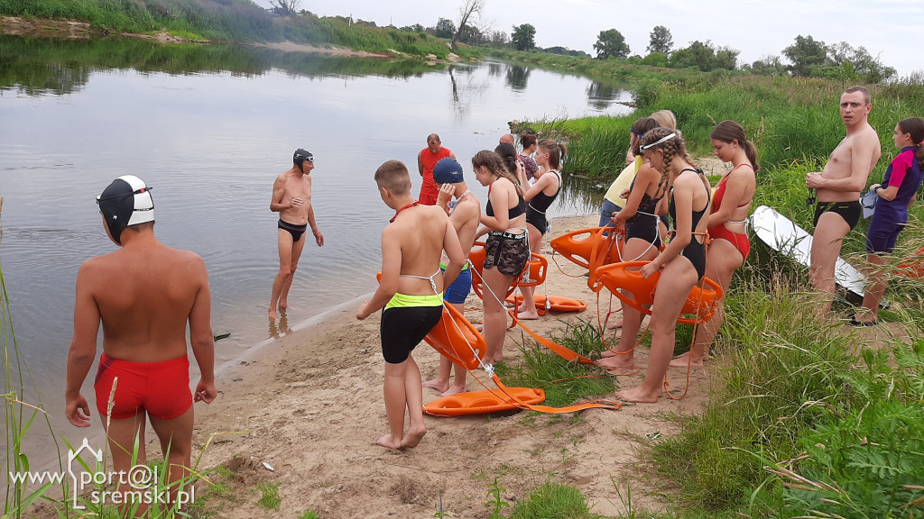 Śremianie przygotowują się do sztafety. 