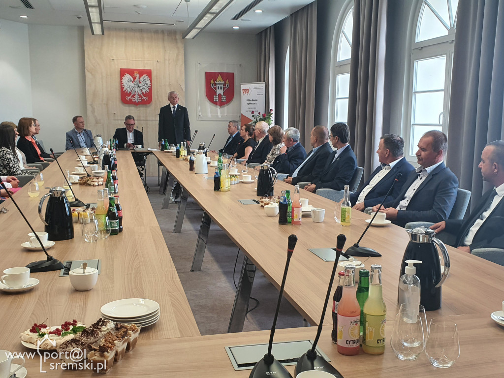 Uroczyste wręczenie medali i dyplomów pracownikom PGK w Śremie