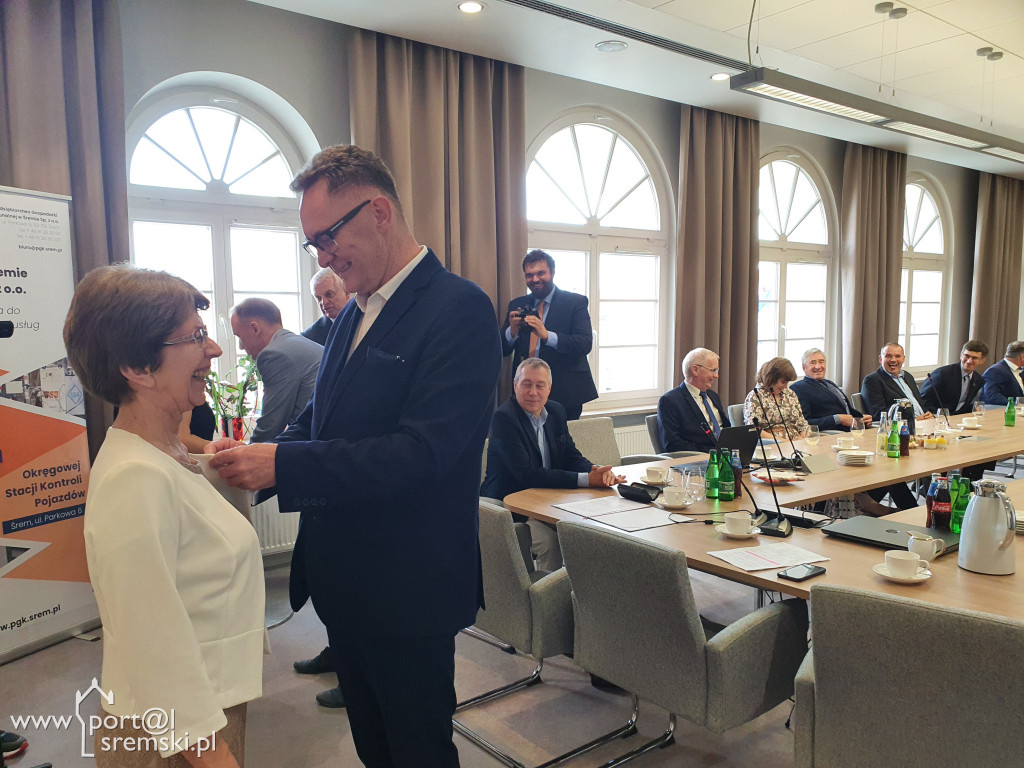 Uroczyste wręczenie medali i dyplomów pracownikom PGK w Śremie