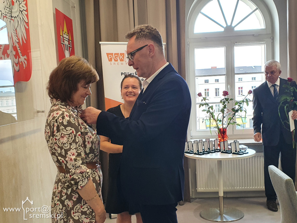 Uroczyste wręczenie medali i dyplomów pracownikom PGK w Śremie