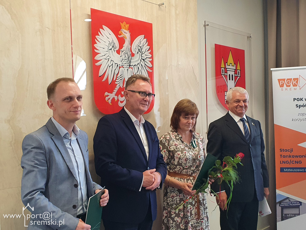 Uroczyste wręczenie medali i dyplomów pracownikom PGK w Śremie