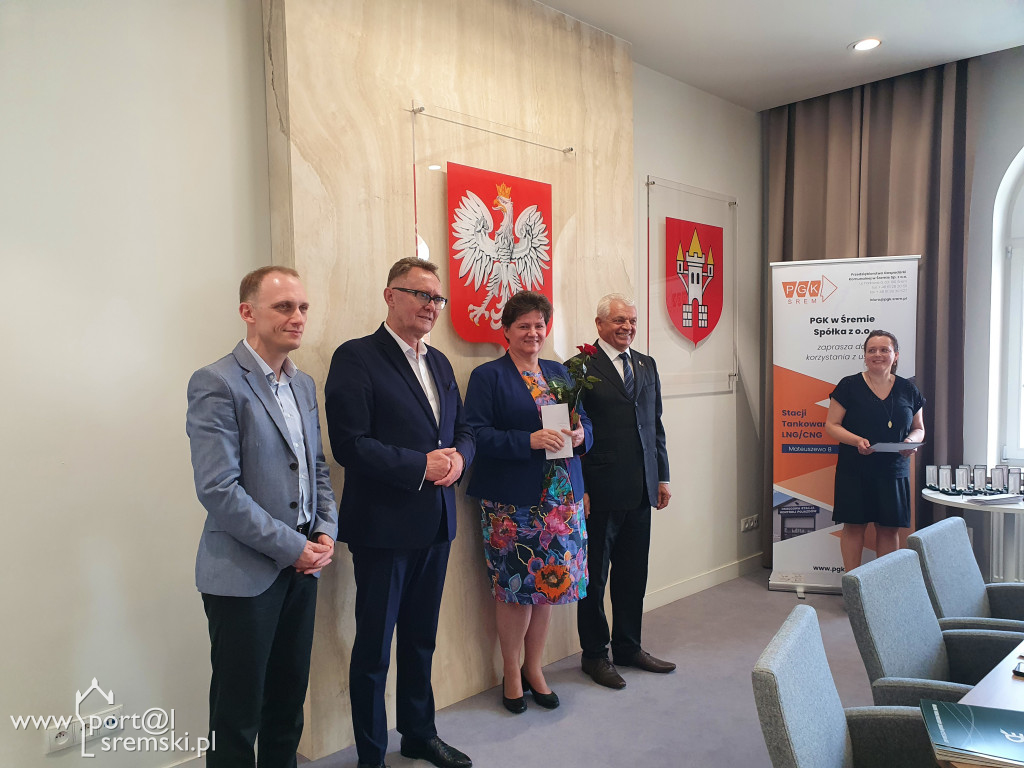 Uroczyste wręczenie medali i dyplomów pracownikom PGK w Śremie