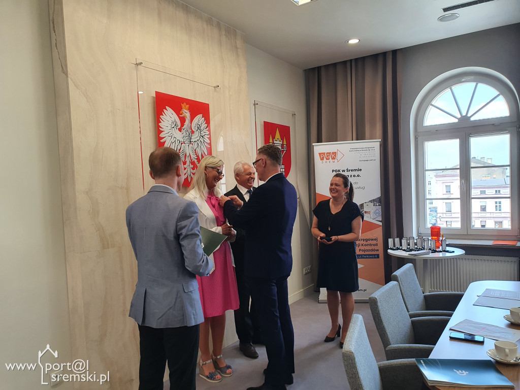 Uroczyste wręczenie medali i dyplomów pracownikom PGK w Śremie