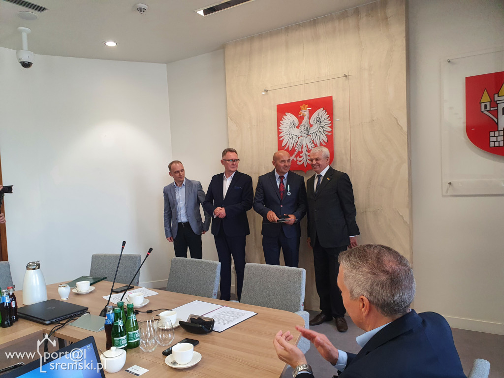 Uroczyste wręczenie medali i dyplomów pracownikom PGK w Śremie