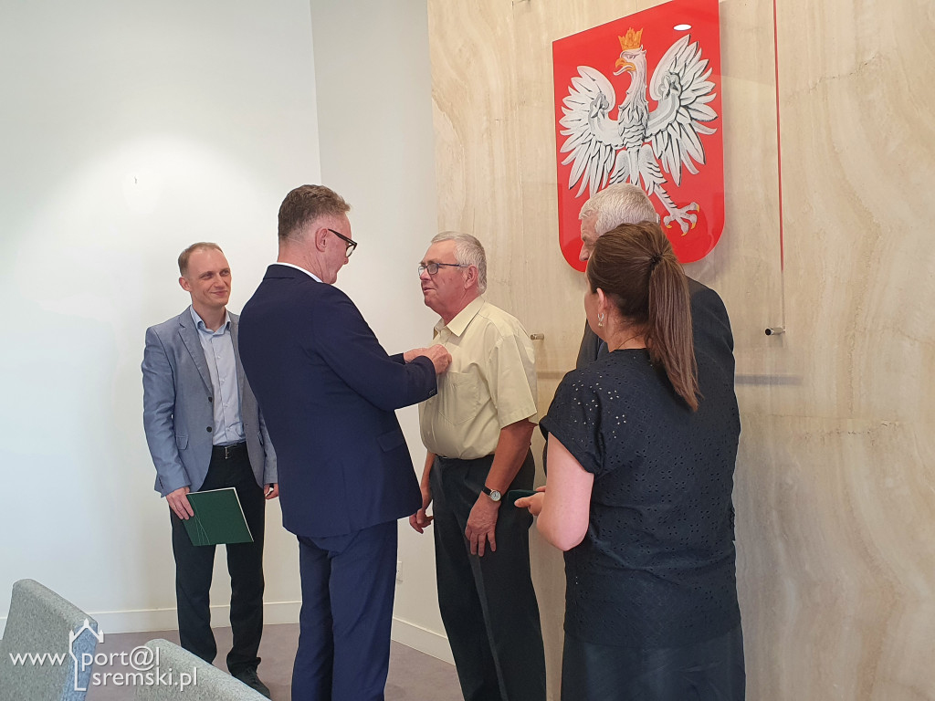 Uroczyste wręczenie medali i dyplomów pracownikom PGK w Śremie