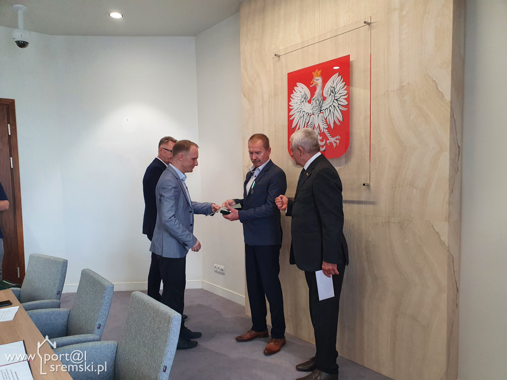 Uroczyste wręczenie medali i dyplomów pracownikom PGK w Śremie