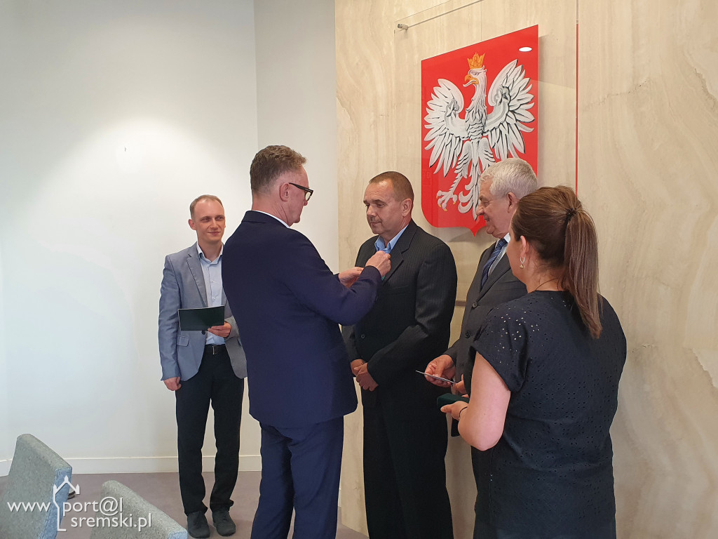 Uroczyste wręczenie medali i dyplomów pracownikom PGK w Śremie