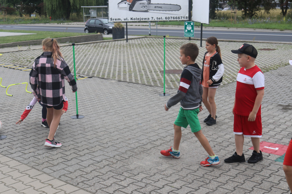 Piątkowe spotkanie z cyklu GRY PODWÓRKOWE w Śremskim Sporcie