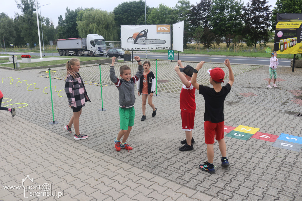 Piątkowe spotkanie z cyklu GRY PODWÓRKOWE w Śremskim Sporcie