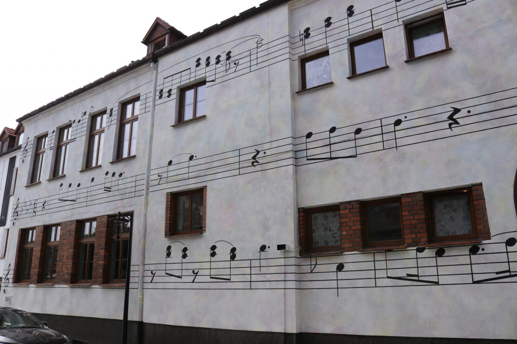 Wyjątkowy muzyczny mural już zdobi ulice Starówki w Śremie