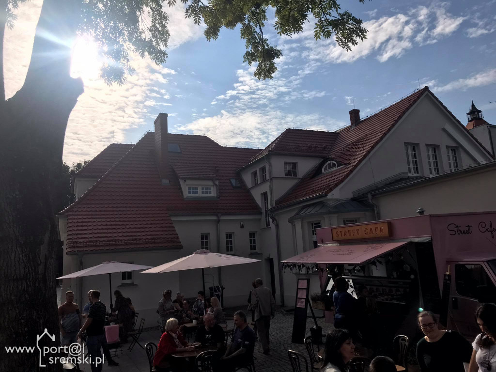 Promenada jak za dawnych lat! Tak w niedzielę bawili się nad rzeką mieszkańcy Śremu