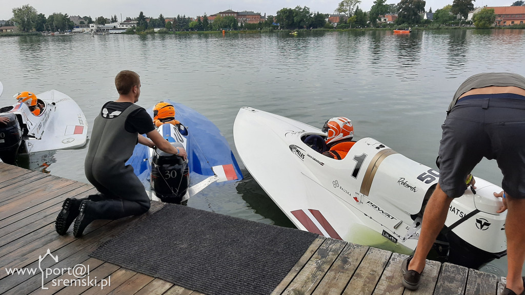 Motorowodniacy ścigali się w Rogoźnie