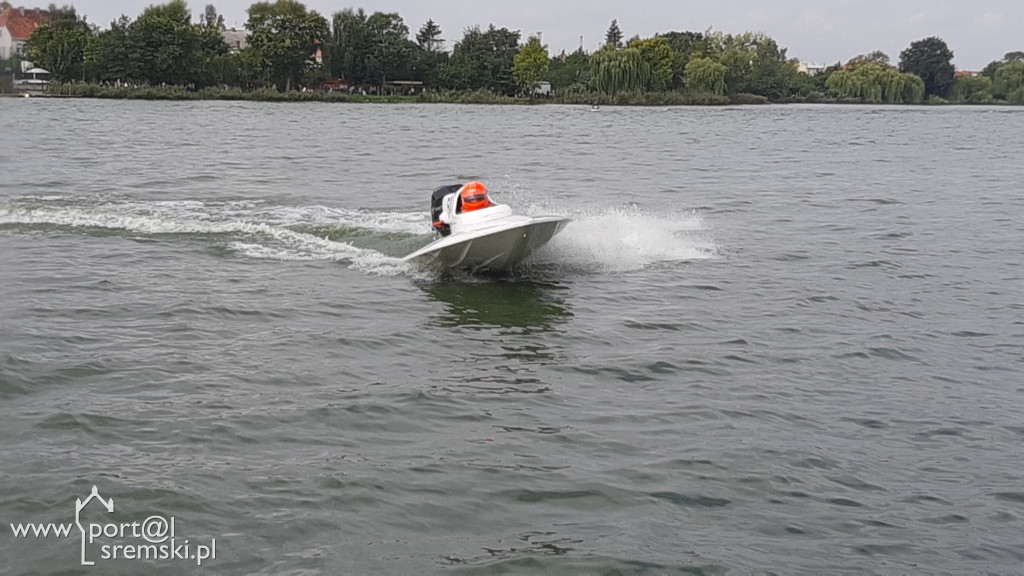 Motorowodniacy ścigali się w Rogoźnie